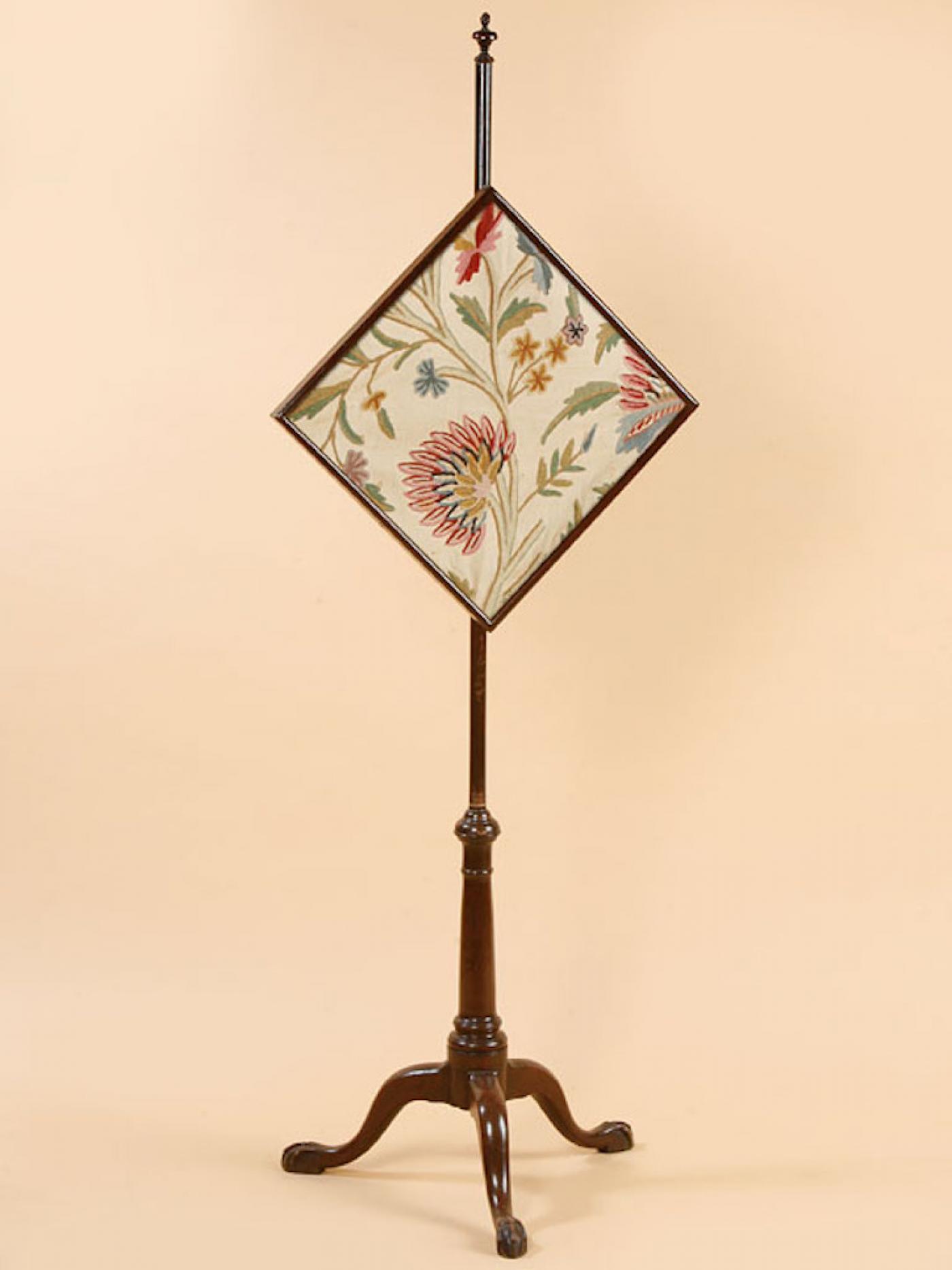 CHIPPENDALE POLESCREEN WITH BALL AND CLAW FEET