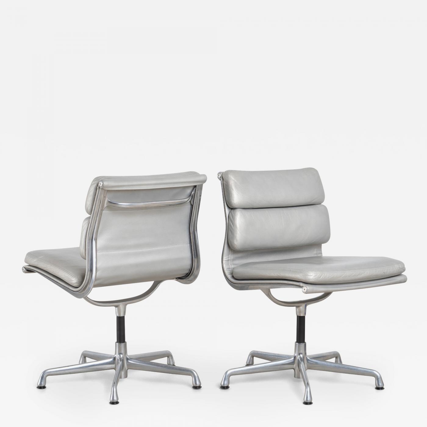 Charles & Ray Eames - Eames Soft Pad Side Chairs in Silver 