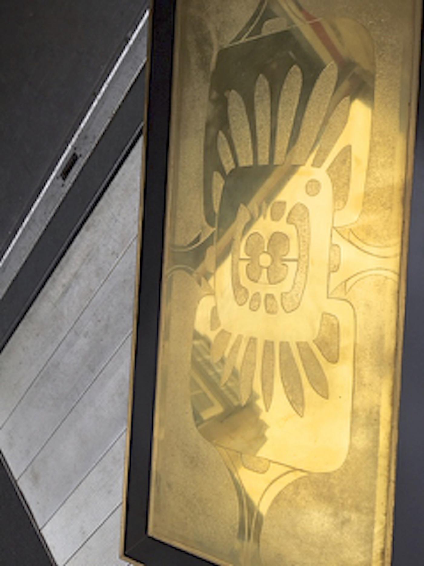 Contemporary Big Coffee Table in Black Lacquer and Bronze Engraved Top