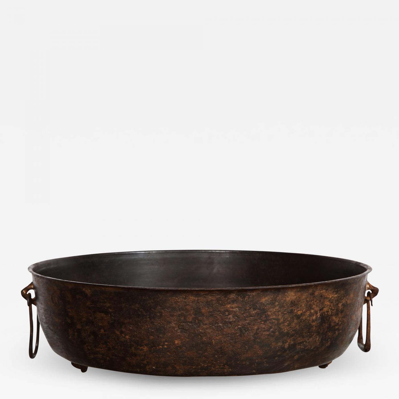 https://cdn.incollect.com/sites/default/files/zoom/Footed-Iron-Basin-409908-1659736.jpg