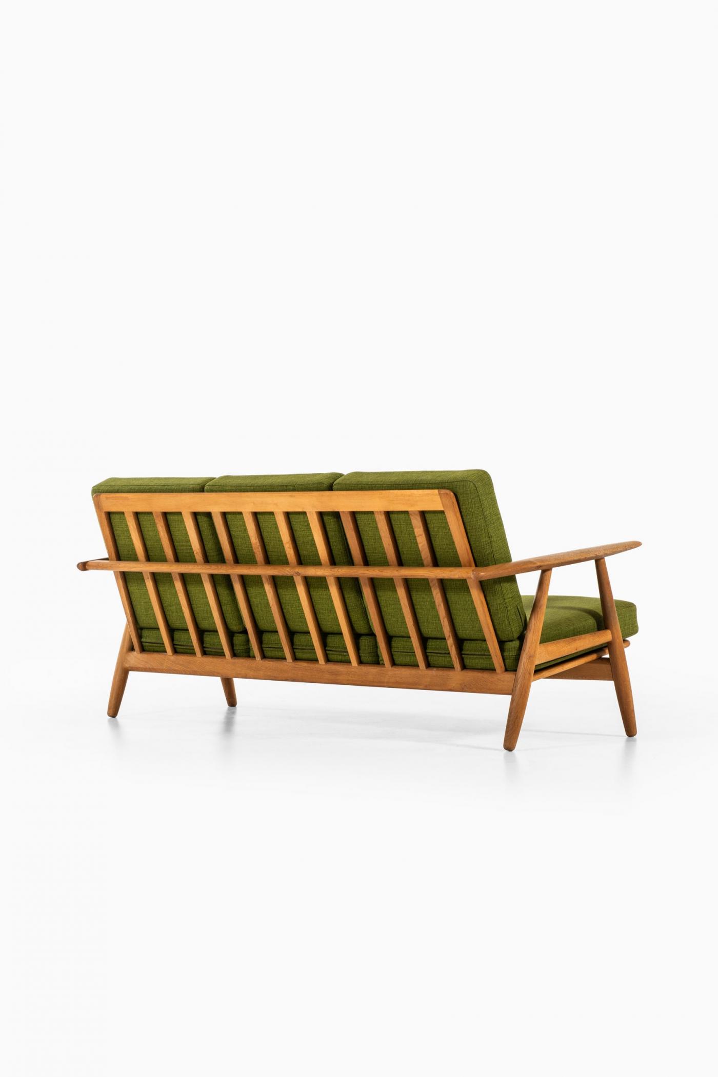 Hans Wegner - Sofa Model GE-240 / Cigar Produced by Getama