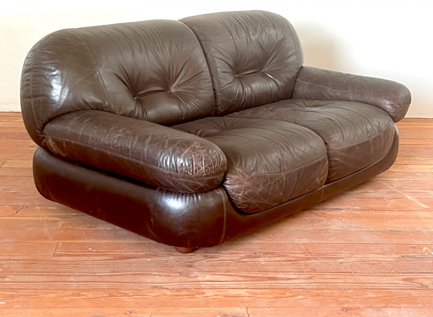 ITALIAN LEATHER LOVESEAT