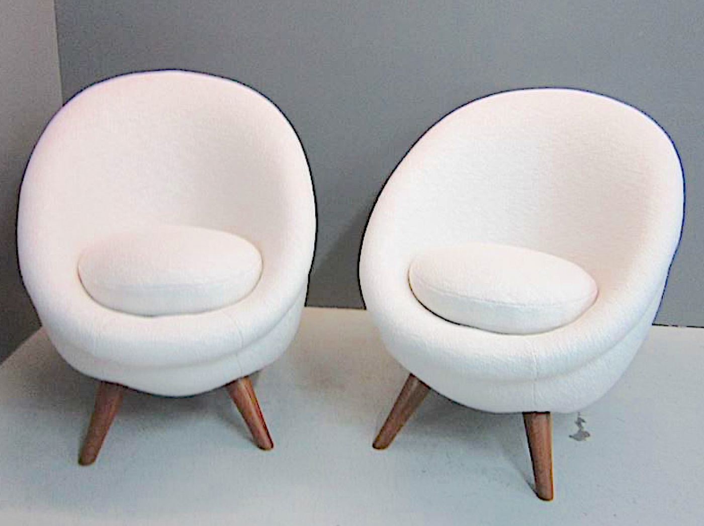 Jean Royère - Jean Royere Documented Pair Of Big Model "oeuf" Chairs In ...