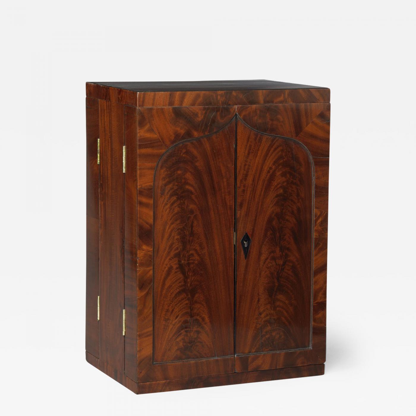 https://cdn.incollect.com/sites/default/files/zoom/John-Needles-Apothecary-Chest-240608-583886.jpg