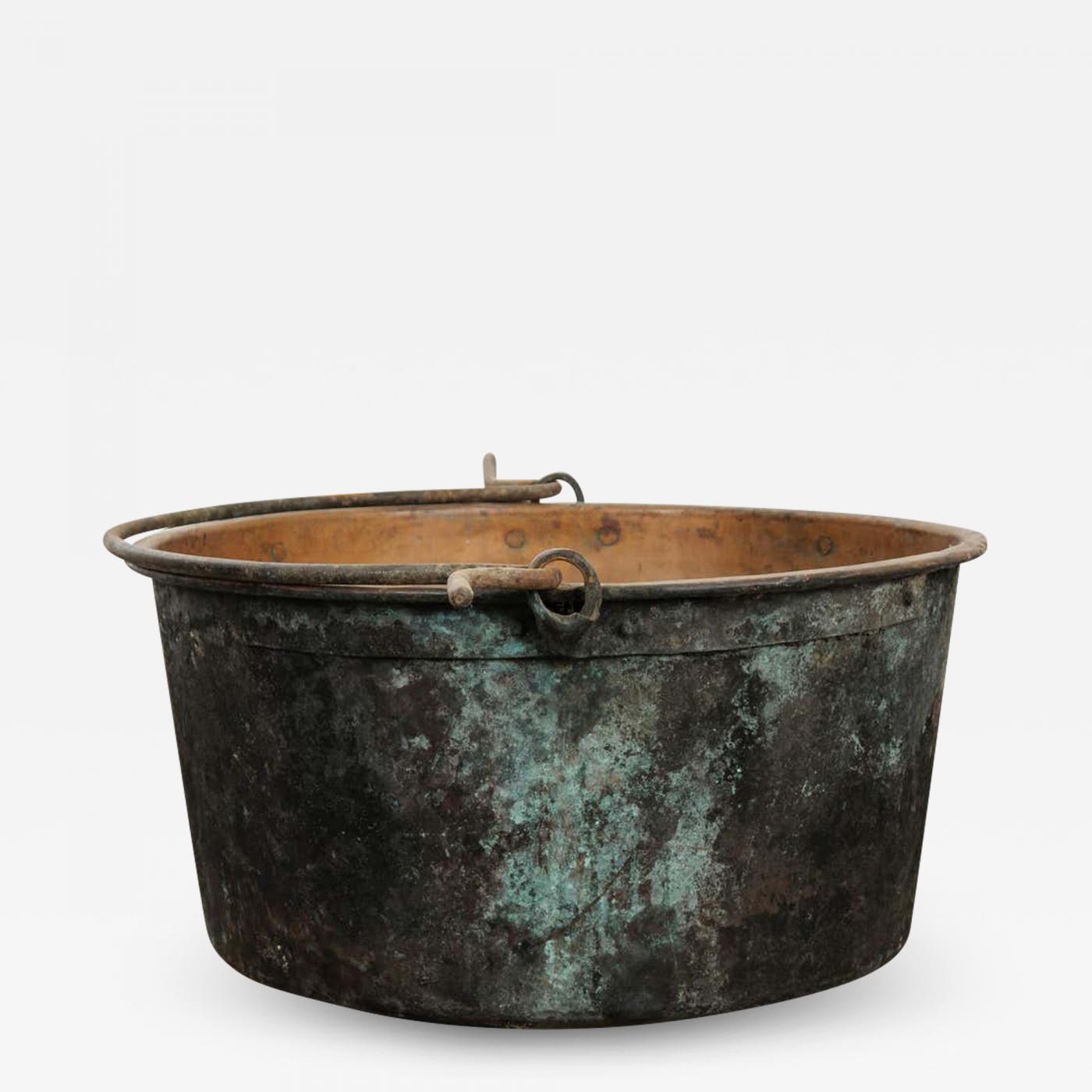 https://cdn.incollect.com/sites/default/files/zoom/Large-French-Copper-Pot-with-Iron-Hanging-Handle-393982-1554675.jpg
