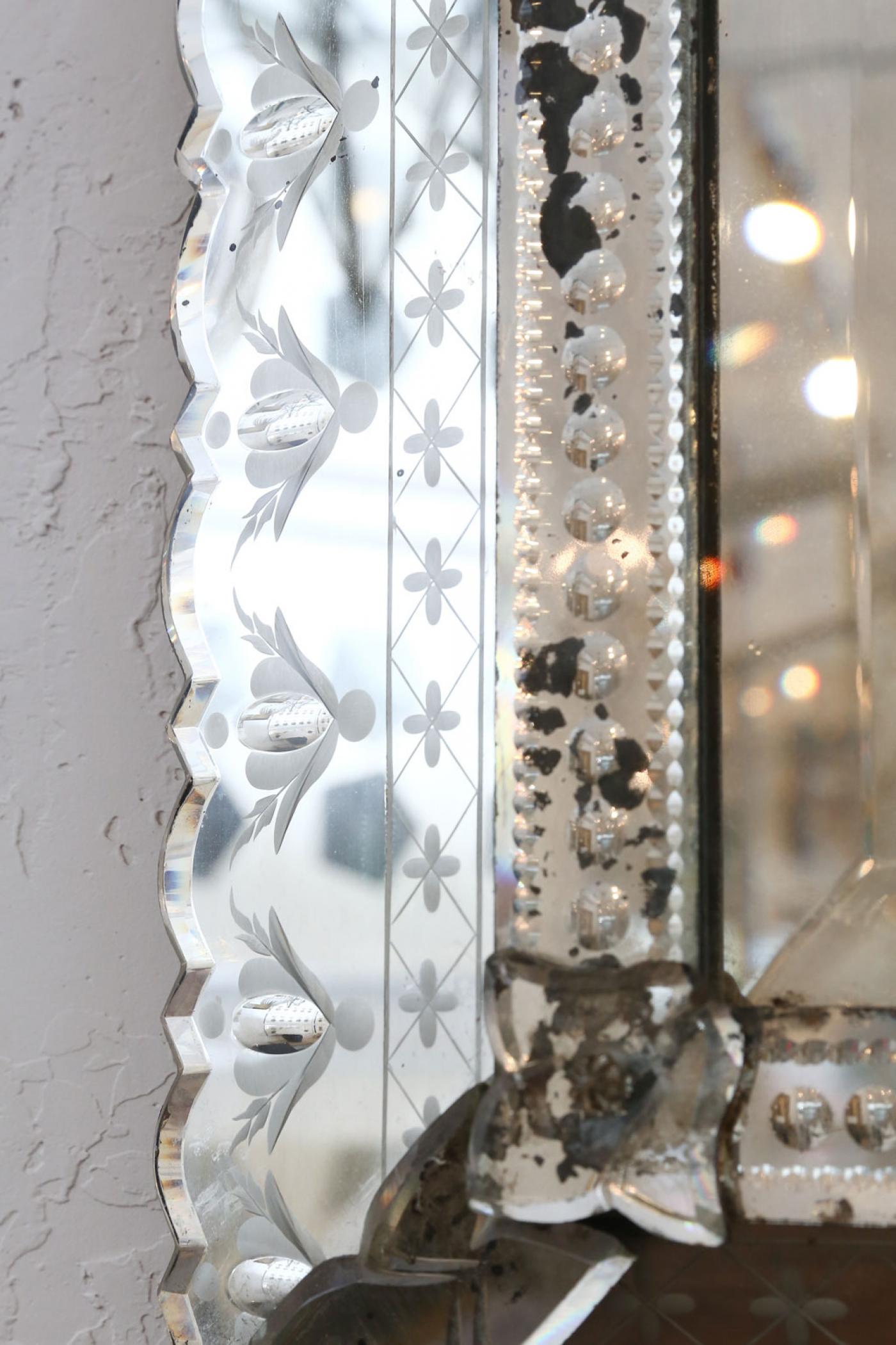 Rectangular Venetian Mirror: Reflection Of Beauty And Elegance Rectangular Venetian Mirror: Reflection Of Beauty And Elegance