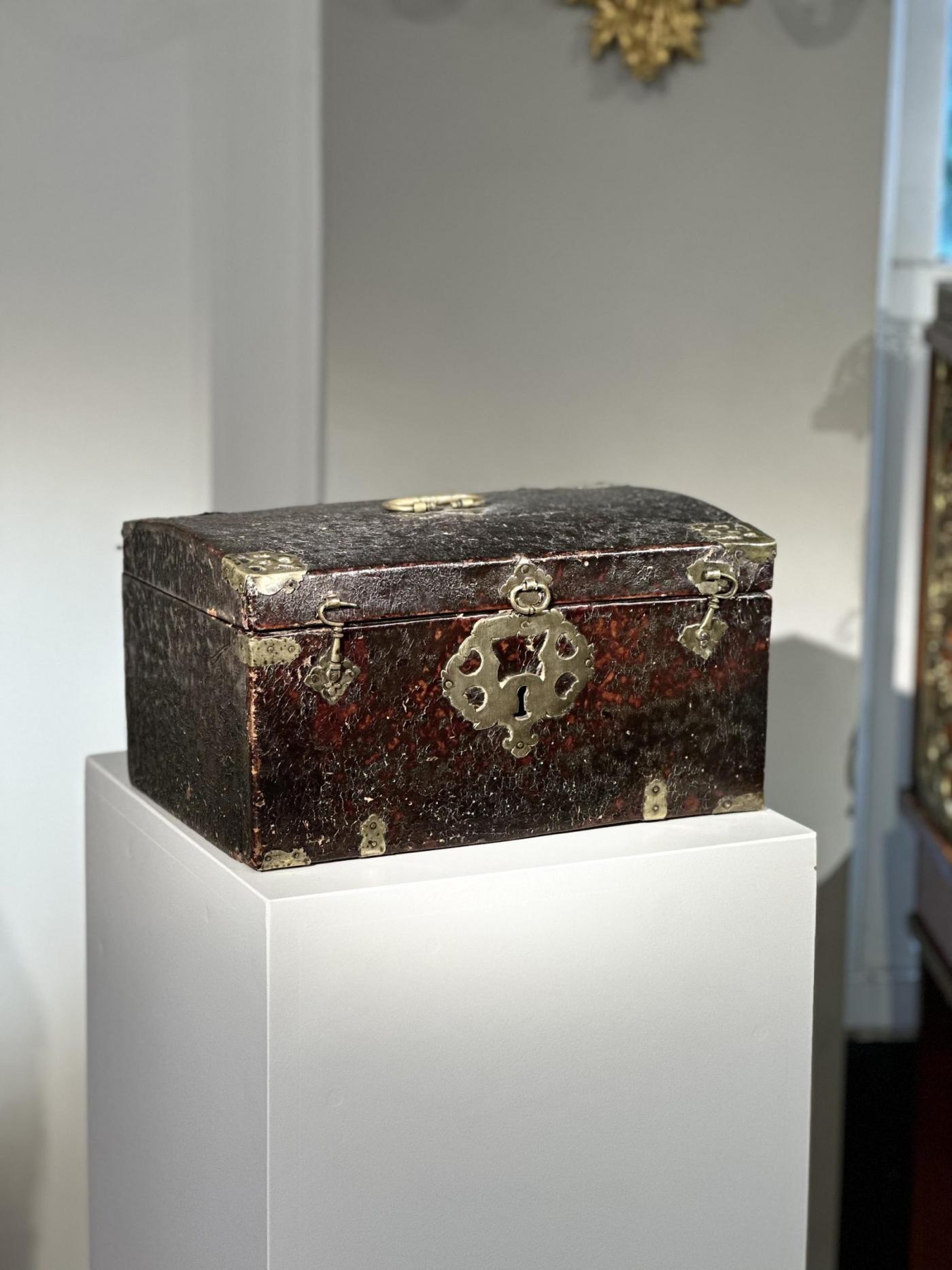 Late 17th Century Leather And Brass Travelling Box