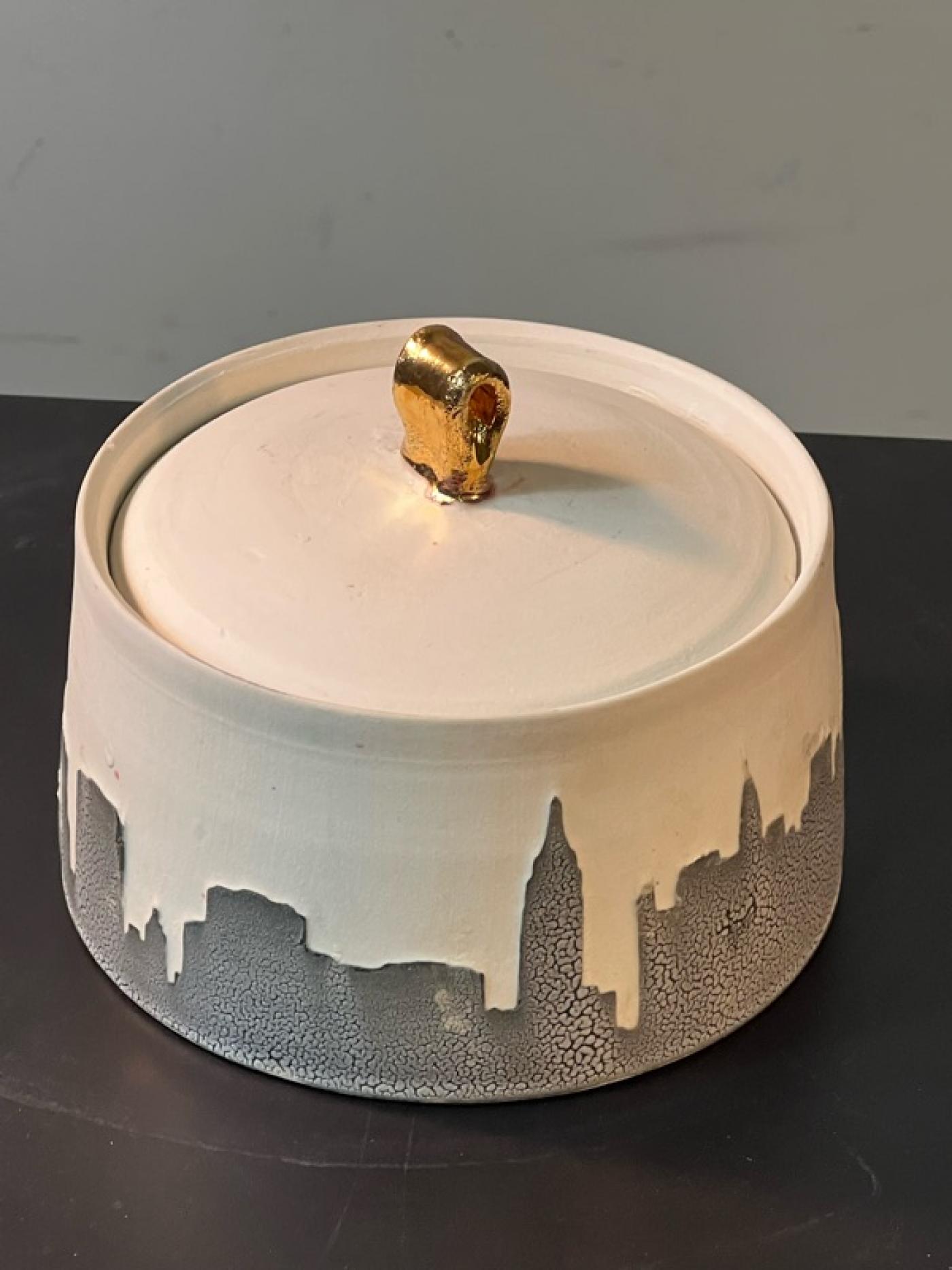MODERN SCAVO CERAMIC NEW YORK CITY SKYLINE LIDDED BOX