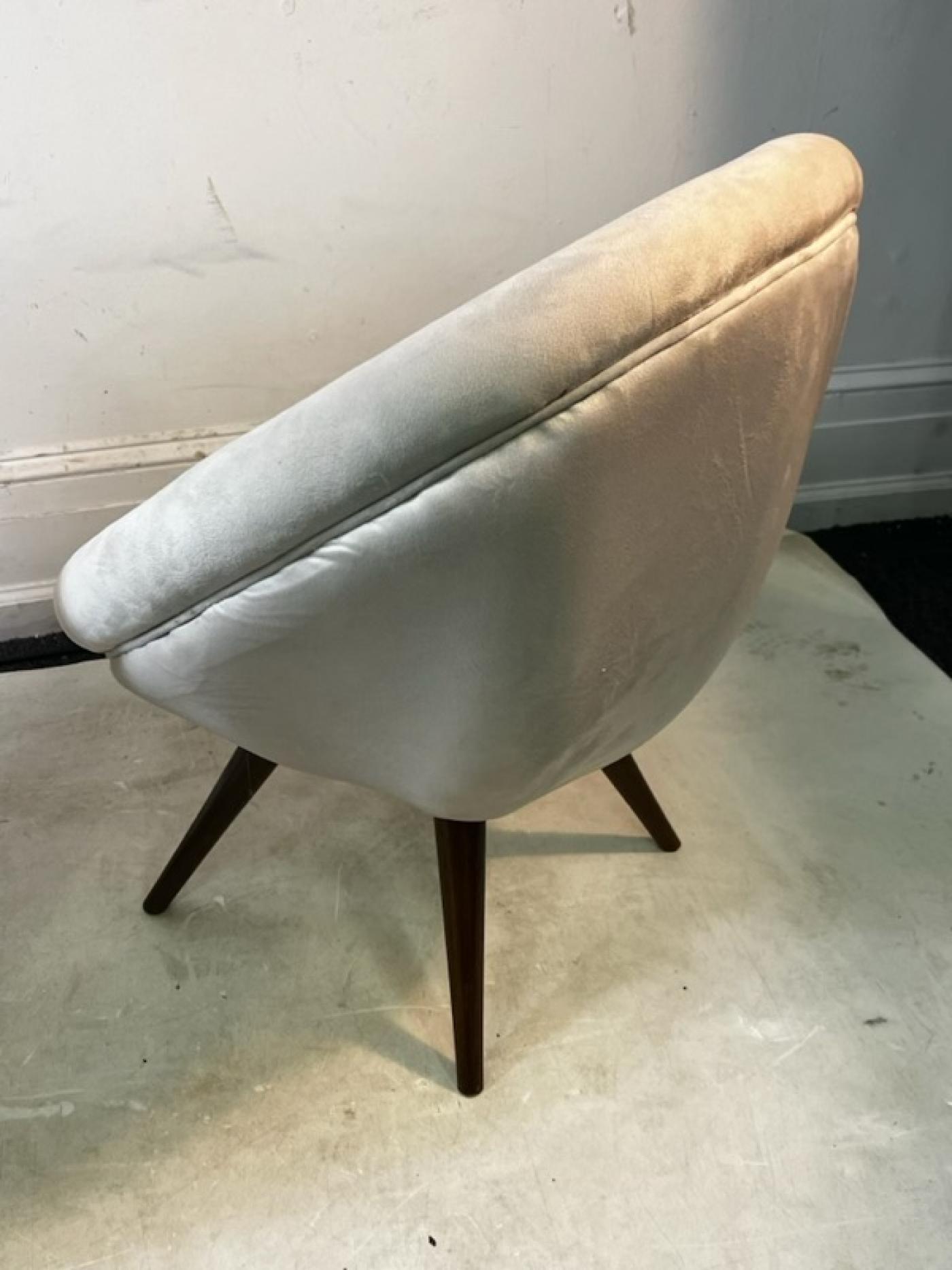 MODERNIST ROUND VELVET CHAIRS WITH SPLAYED LEGS