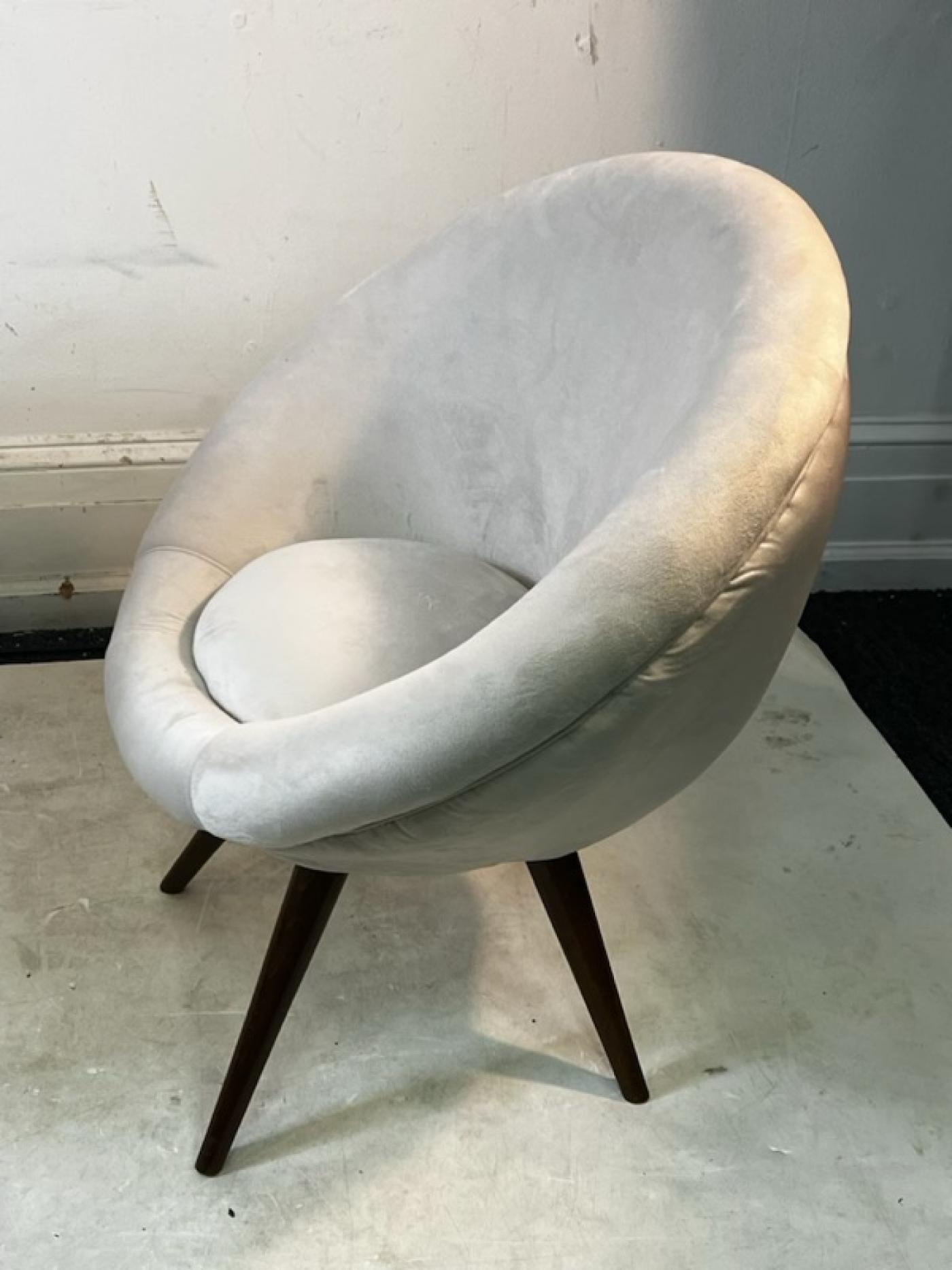MODERNIST ROUND VELVET CHAIRS WITH SPLAYED LEGS