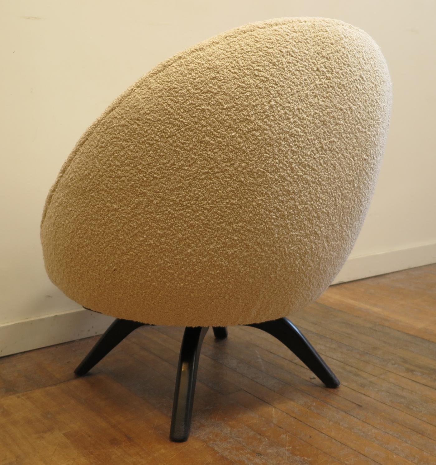 Mid Century Modern Pod Egg Swivel Chair