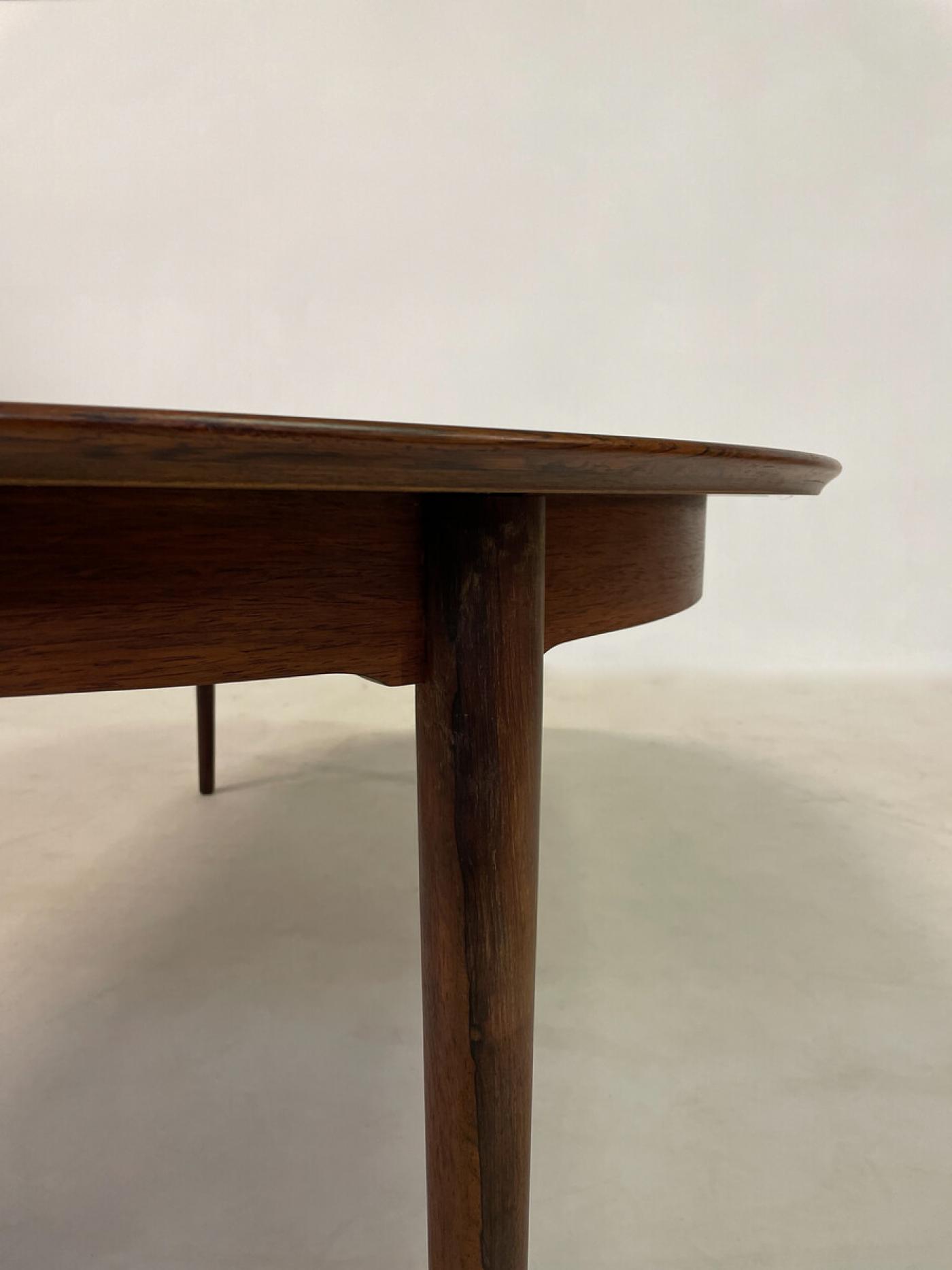Mid Century Modern Round Extendable Dining Table