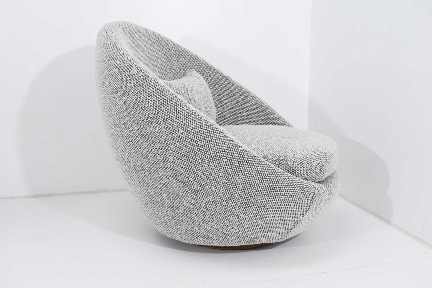 Milo Baughman Milo Baughman Egg Swivel Chair in Black and White Nubby