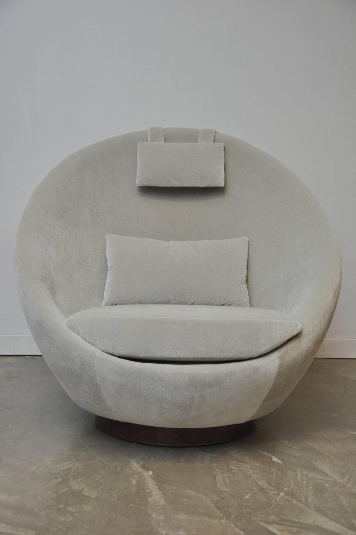 Milo Baughman Milo Baughman "The Good Egg" Swivel Chair
