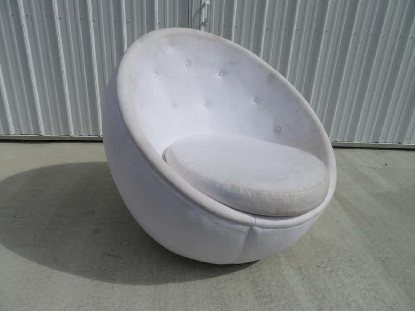 Milo Baughman Stunning Egg Swivel Chair By Milo Baughman For Thayer Coggin