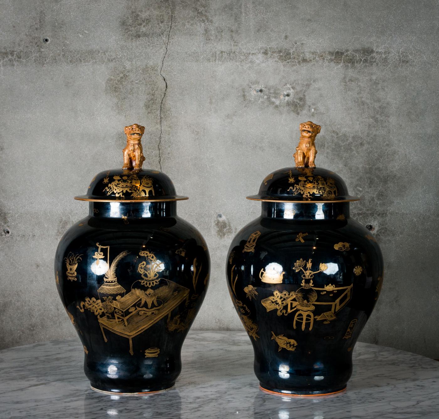 PAIR OF MODERN CHINESE VASES WITH LIDS