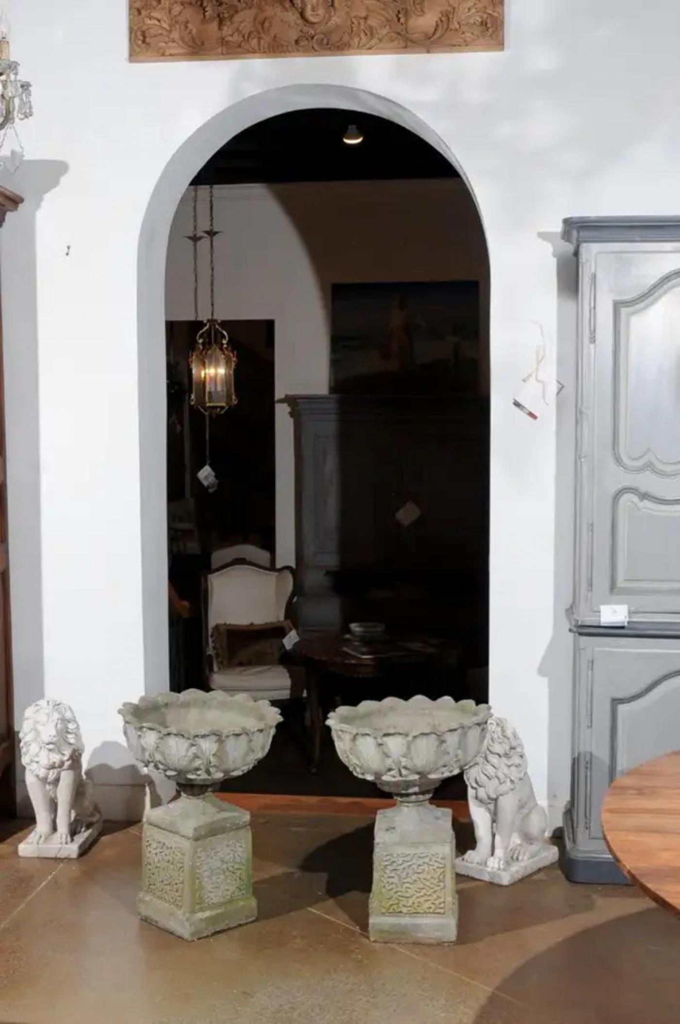 Pair of English 20th Century Stone Urns on Pedestals with Acanthus Leaf ...