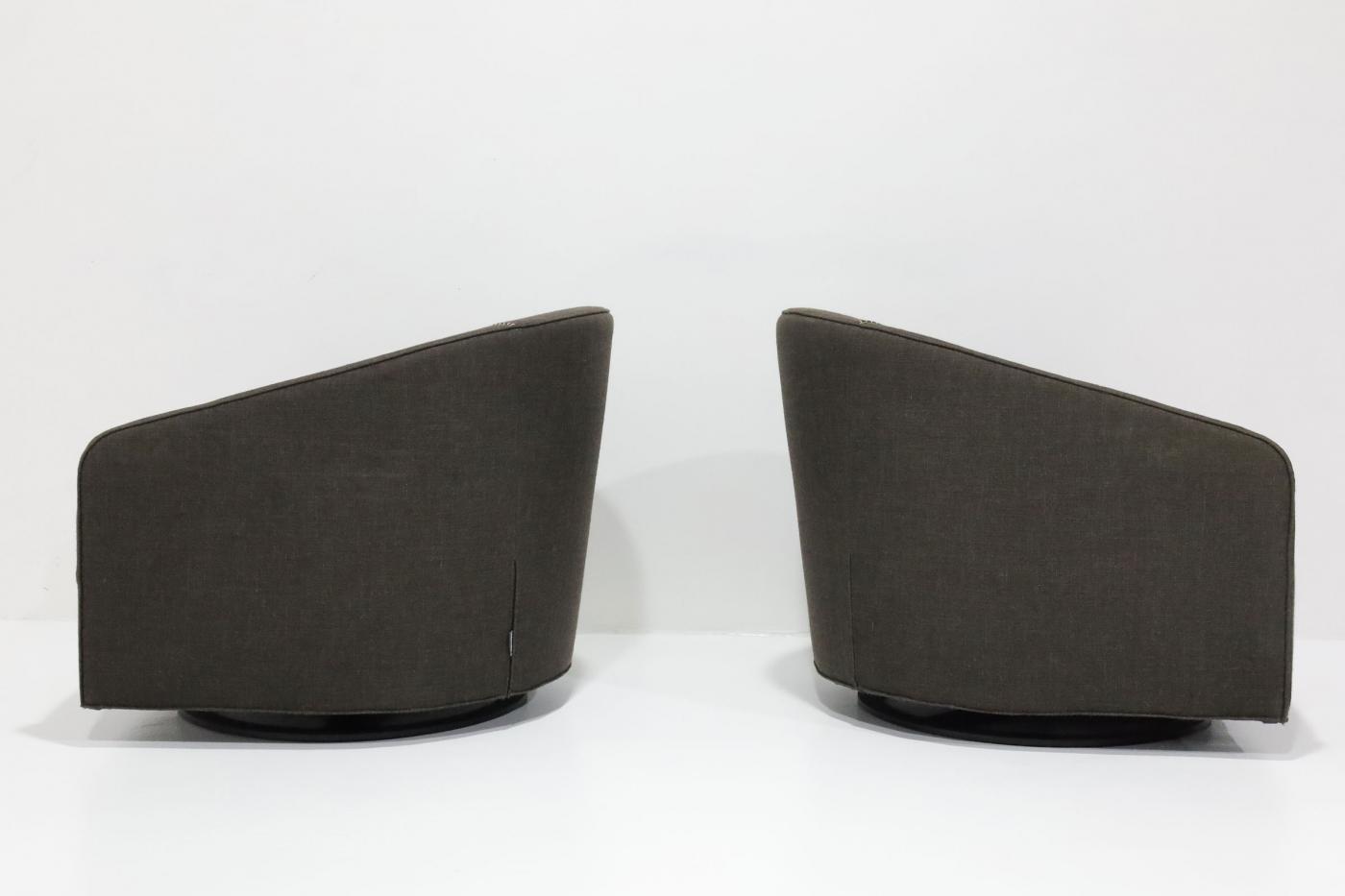 Rodolfo Dordoni Minotti Portofino Swivel Lounge Chairs, Pair