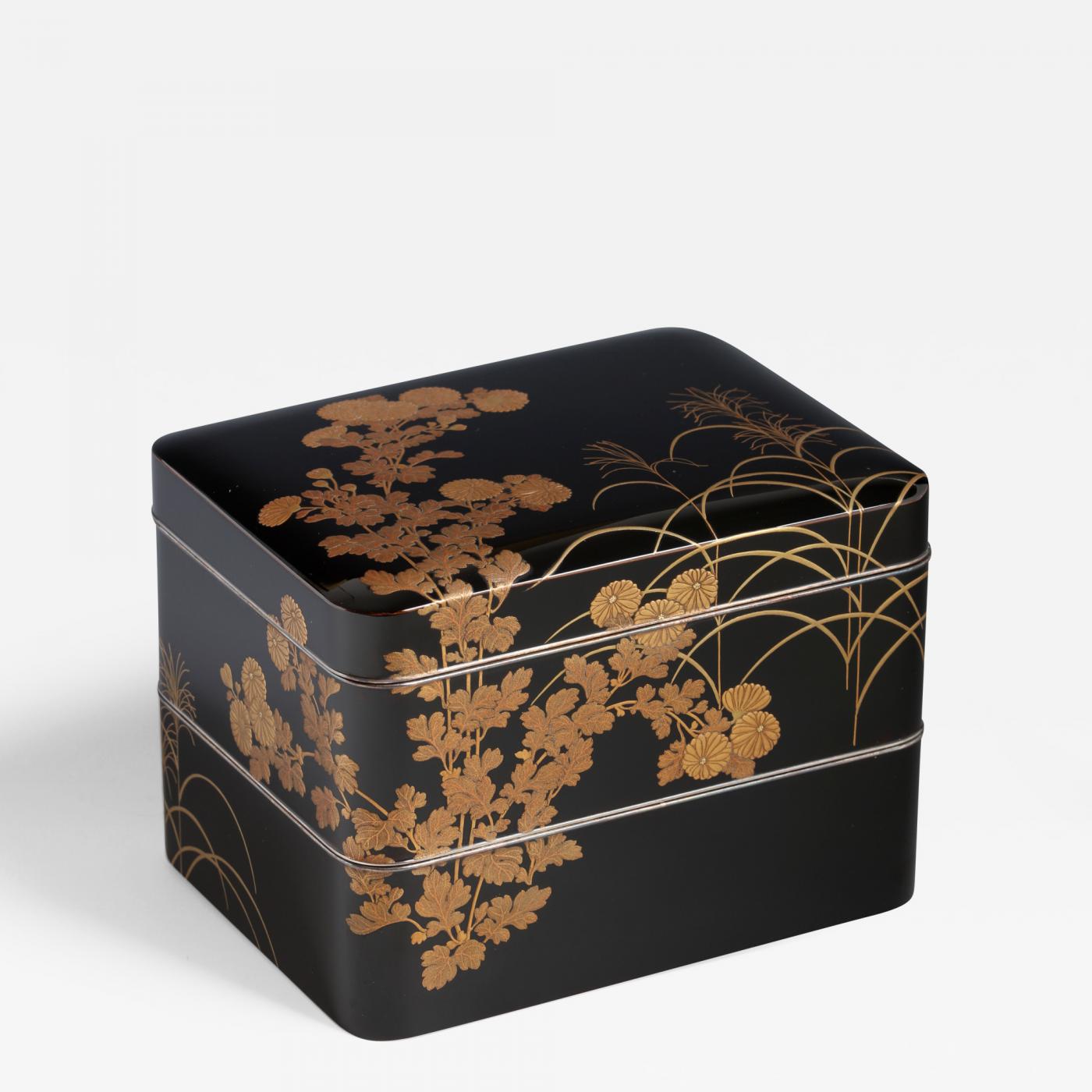 Tiered Box with Chrysanthemum (T-4035)