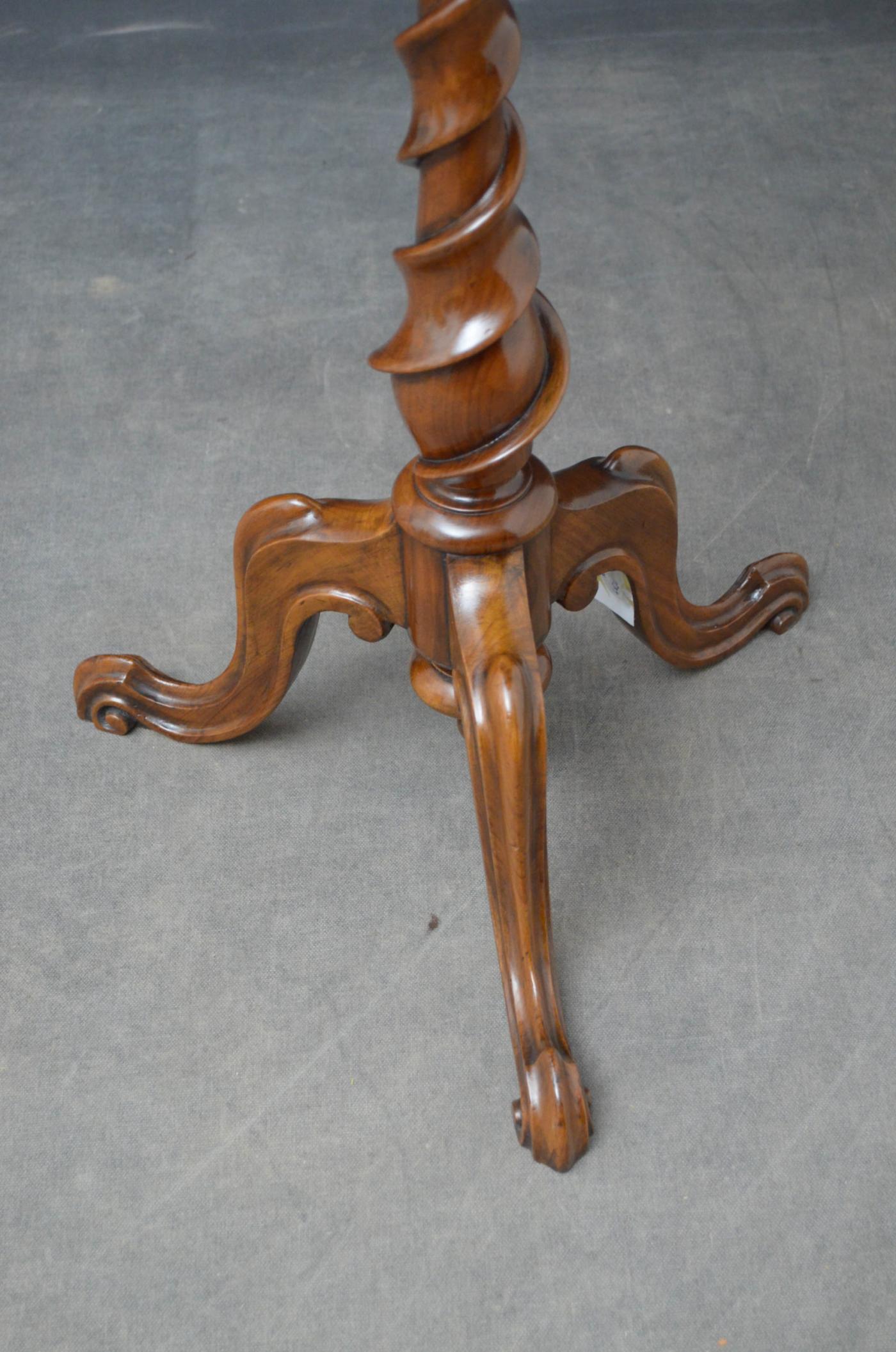 VICTORIAN WALNUT TABLE