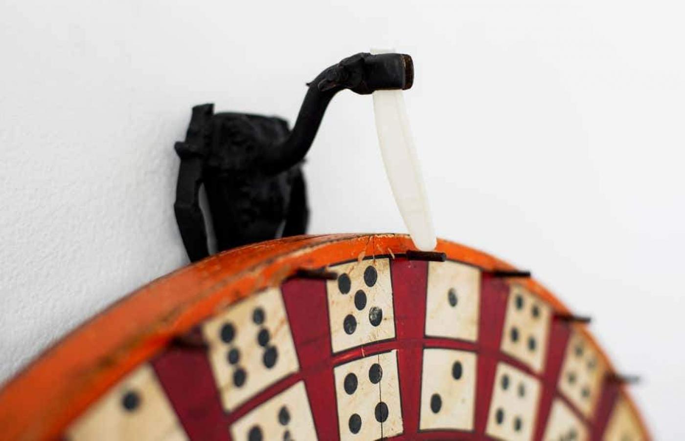 WOODEN DICE GAMBLING WHEEL