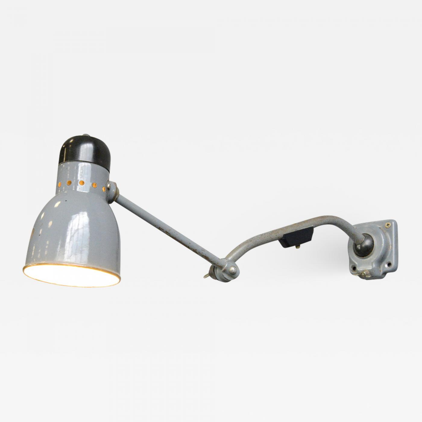 wall mounted task lighting